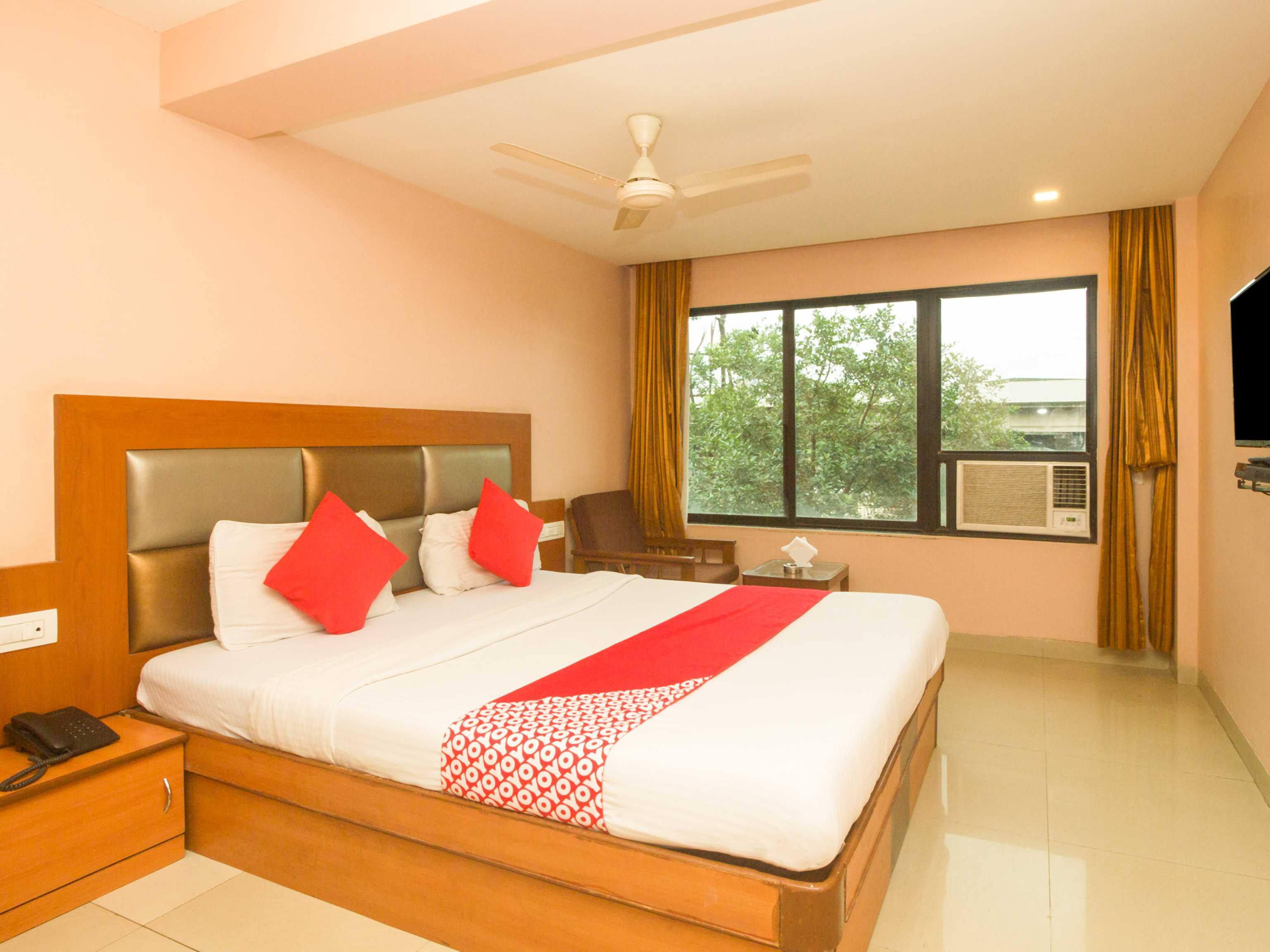 Oyo Hotel Sarovar Grand Kalamboli Ngoại thất bức ảnh