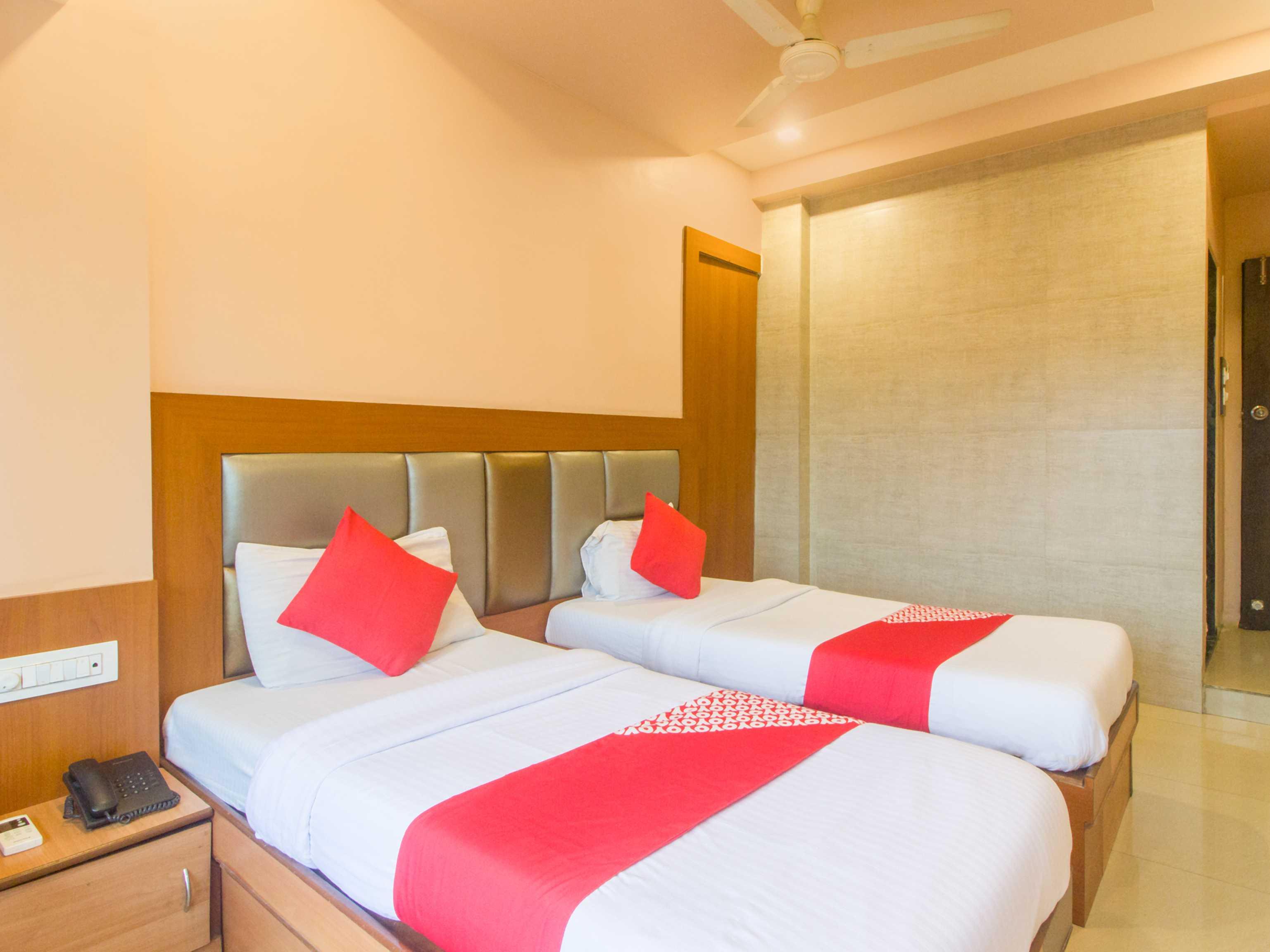 Oyo Hotel Sarovar Grand Kalamboli Ngoại thất bức ảnh