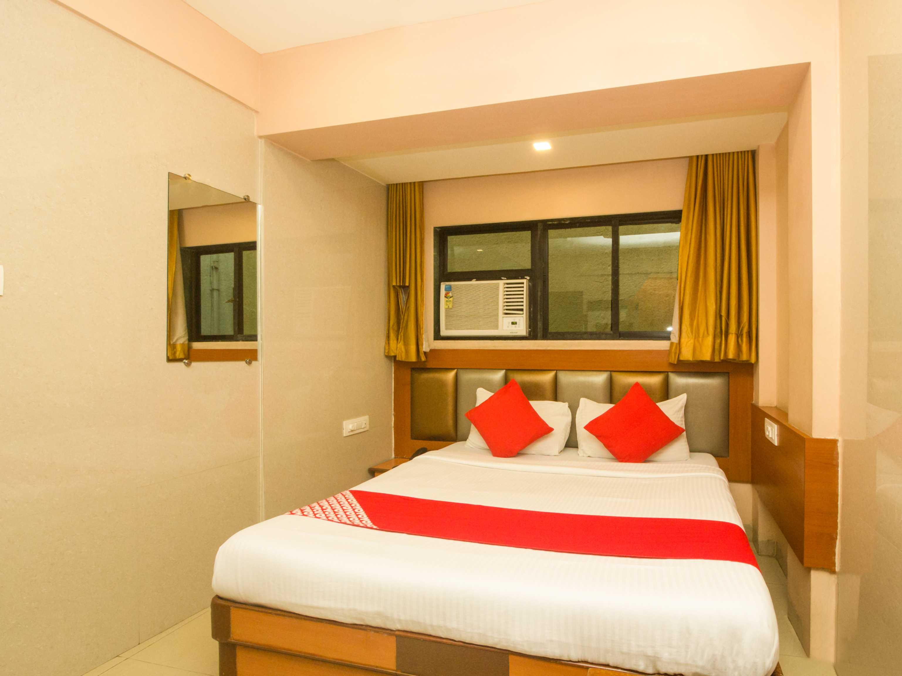 Oyo Hotel Sarovar Grand Kalamboli Ngoại thất bức ảnh