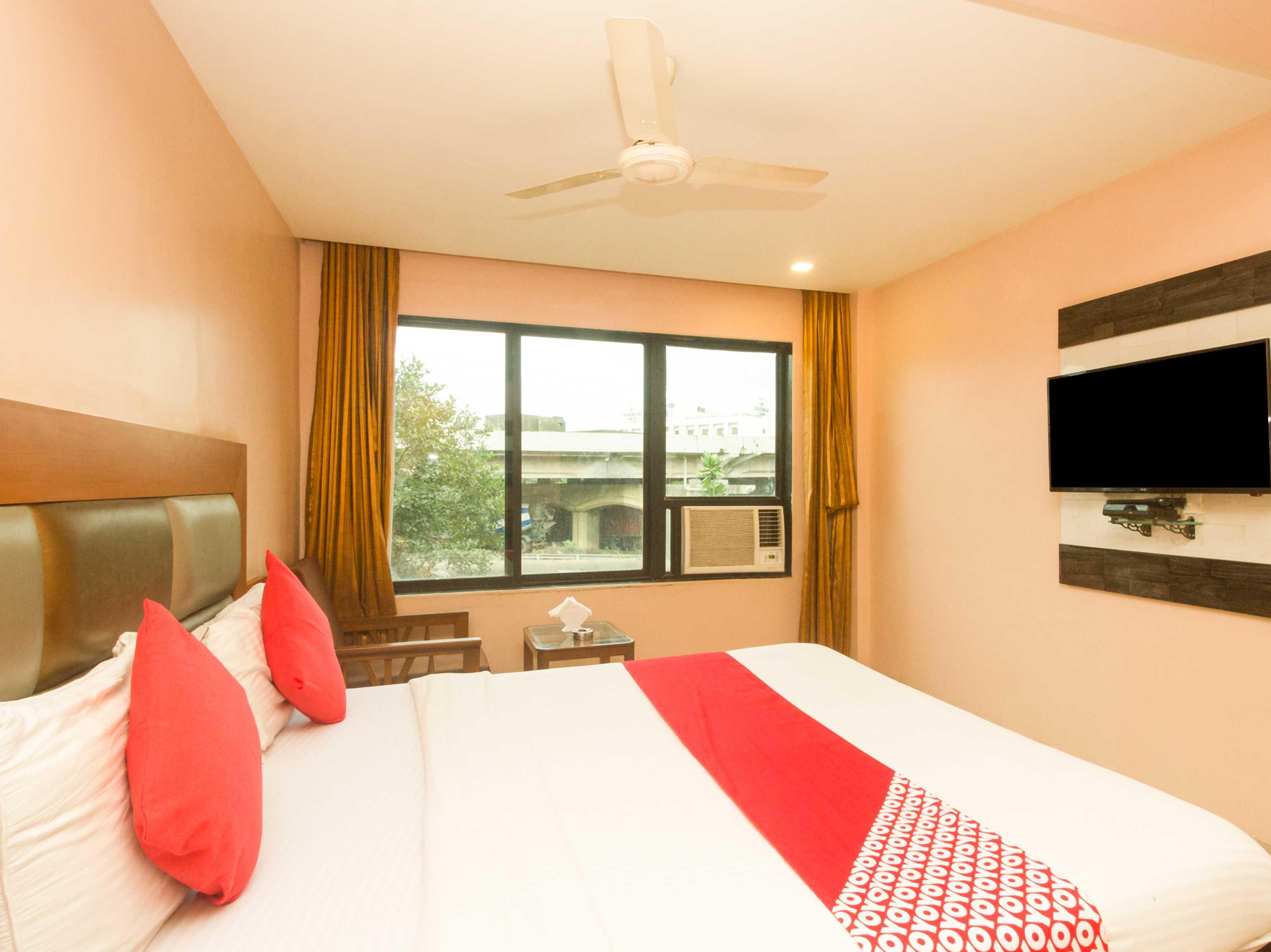 Oyo Hotel Sarovar Grand Kalamboli Ngoại thất bức ảnh