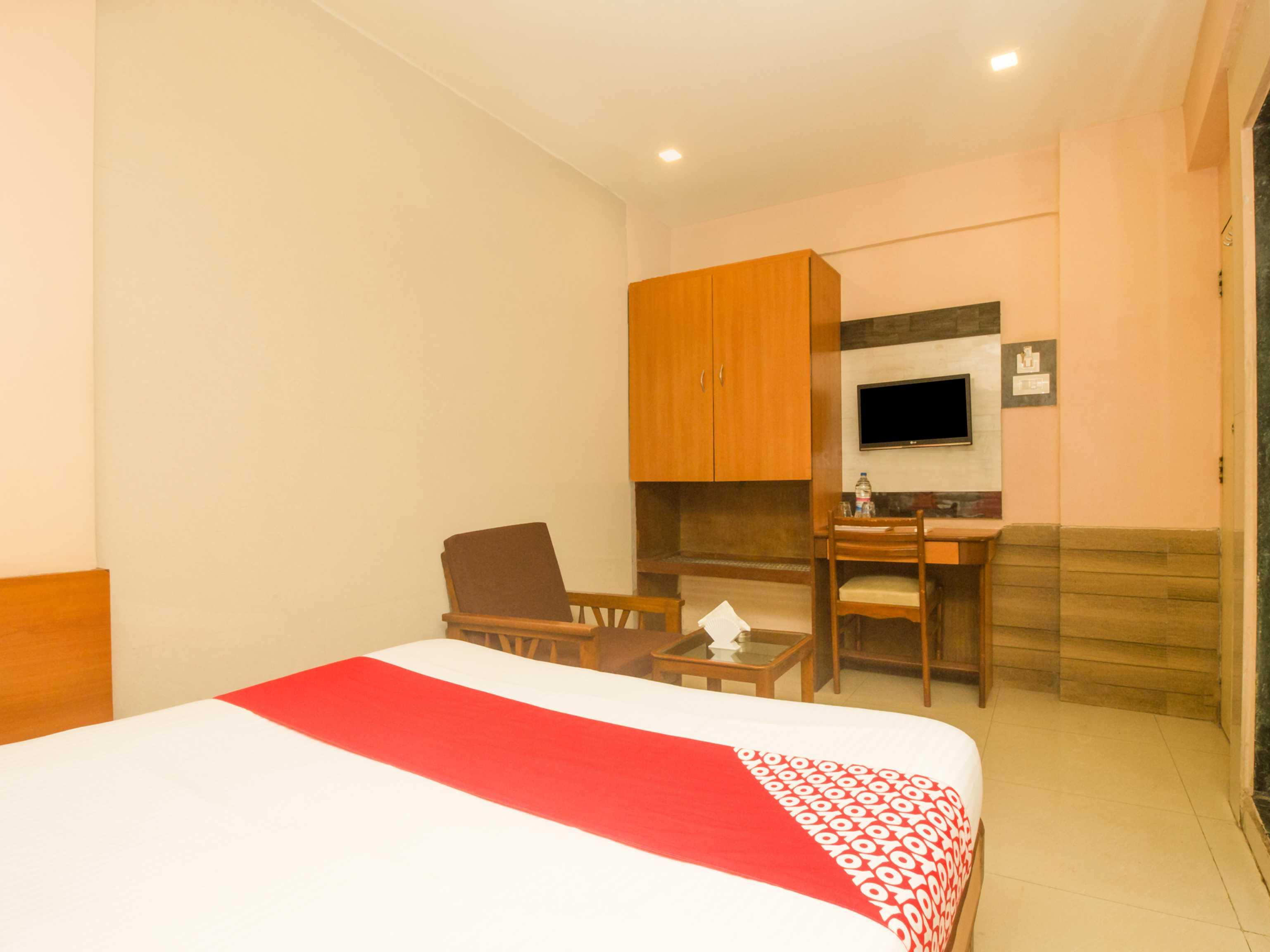 Oyo Hotel Sarovar Grand Kalamboli Ngoại thất bức ảnh