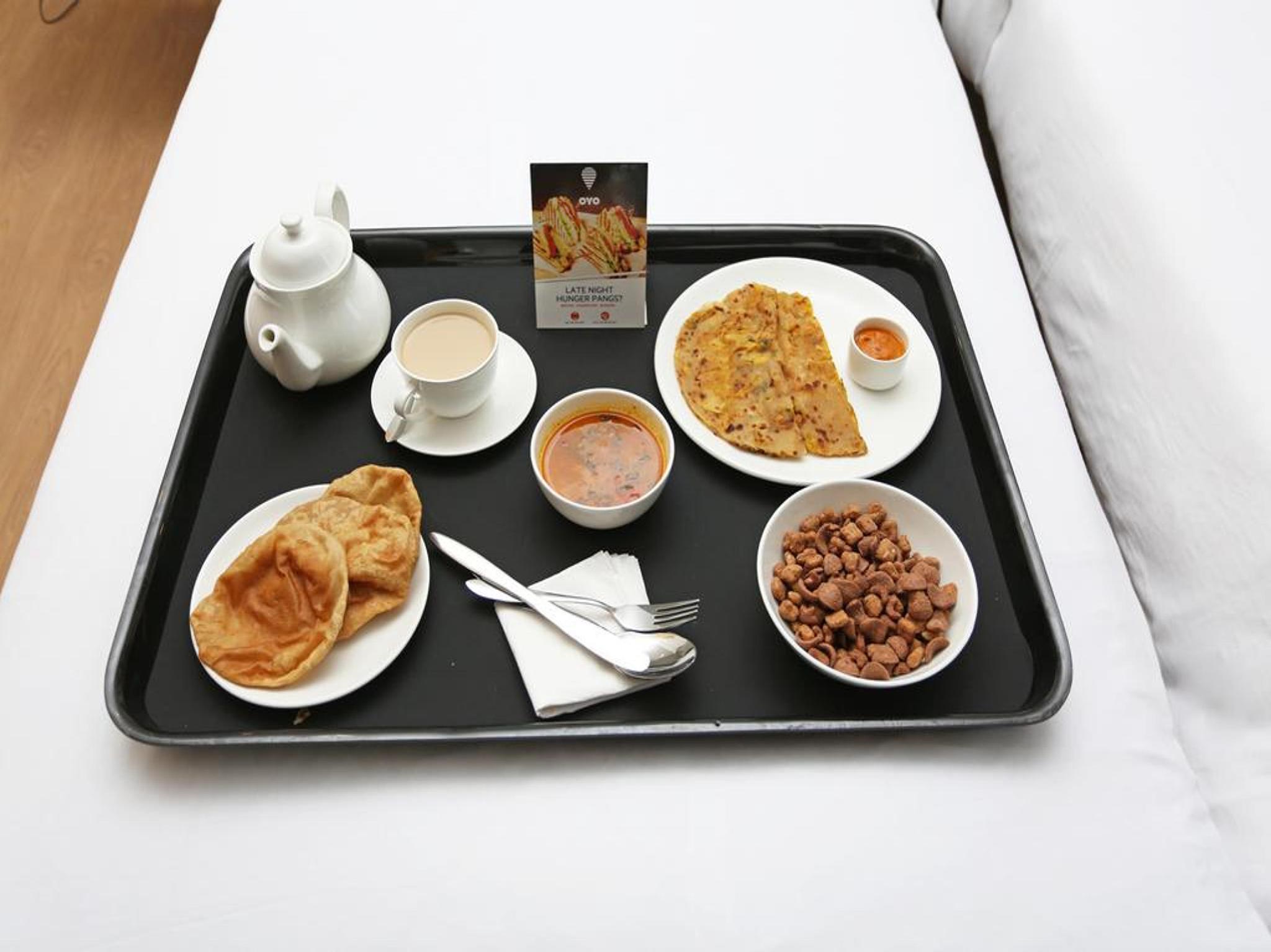 Oyo Hotel Sarovar Grand Kalamboli Ngoại thất bức ảnh