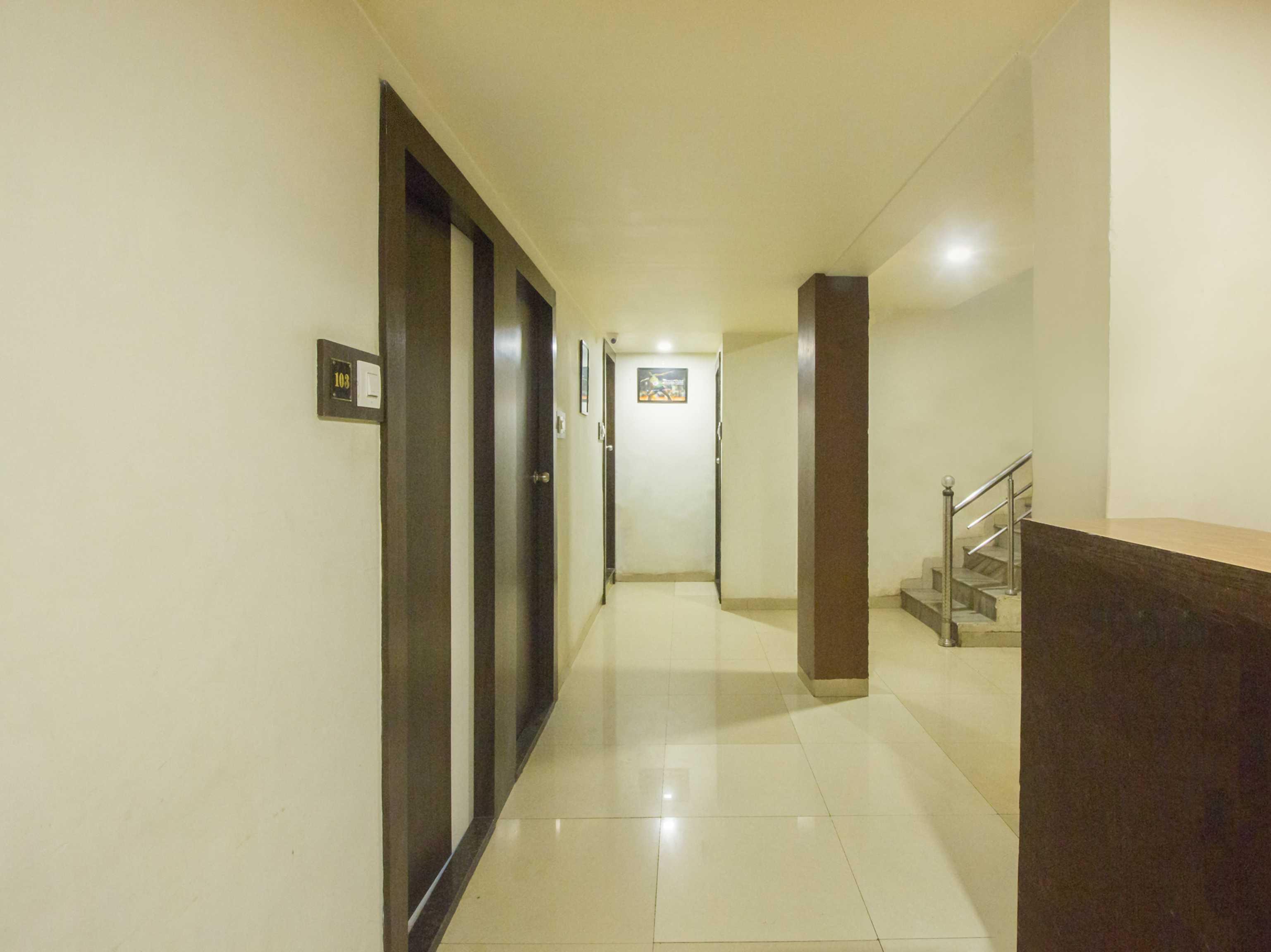 Oyo Hotel Sarovar Grand Kalamboli Ngoại thất bức ảnh