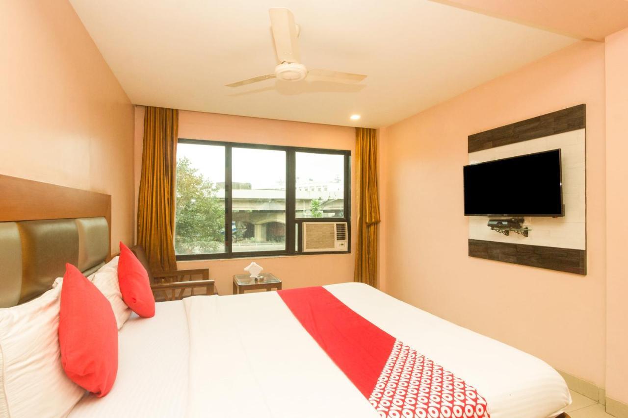 Oyo Hotel Sarovar Grand Kalamboli Ngoại thất bức ảnh