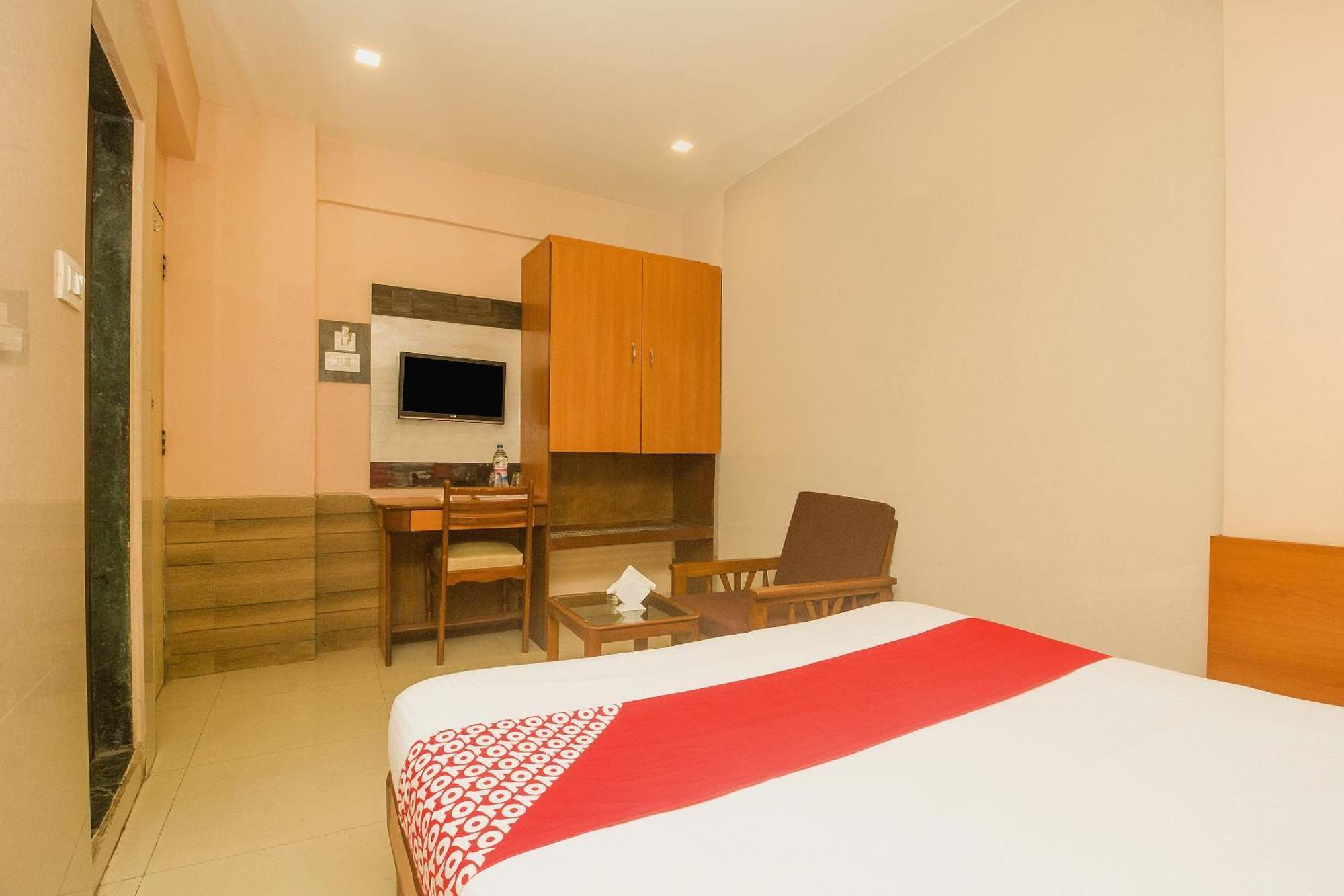 Oyo Hotel Sarovar Grand Kalamboli Ngoại thất bức ảnh