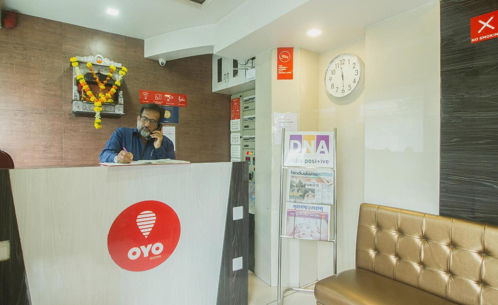 Oyo Hotel Sarovar Grand Kalamboli Ngoại thất bức ảnh