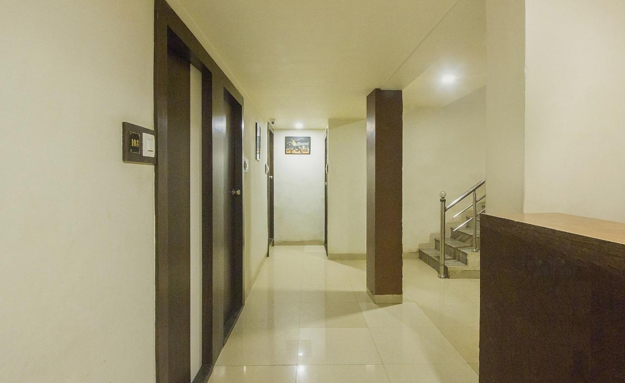 Oyo Hotel Sarovar Grand Kalamboli Ngoại thất bức ảnh